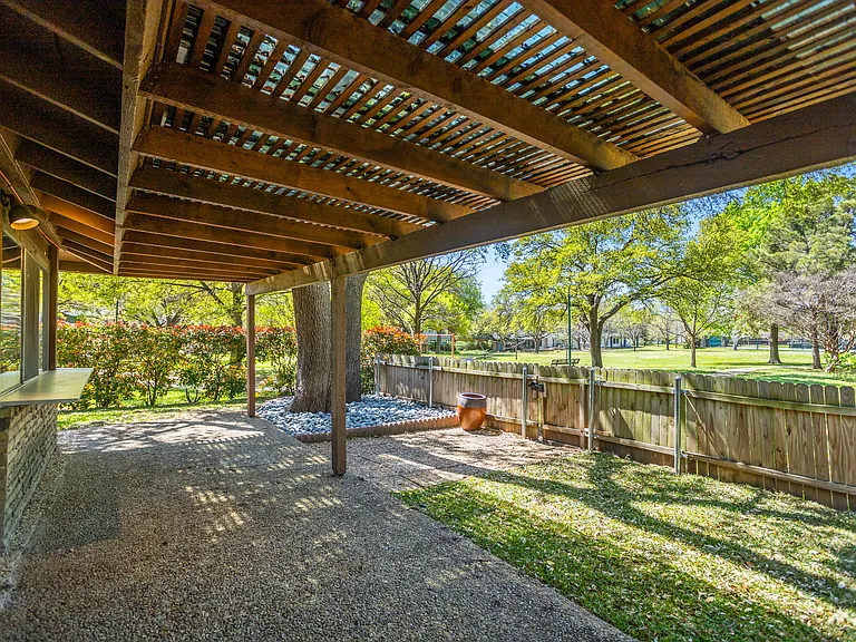 15721 Mapleview Cir — Photo 32