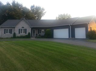 976 W Shore Dr, Fox Lake, IL 60020