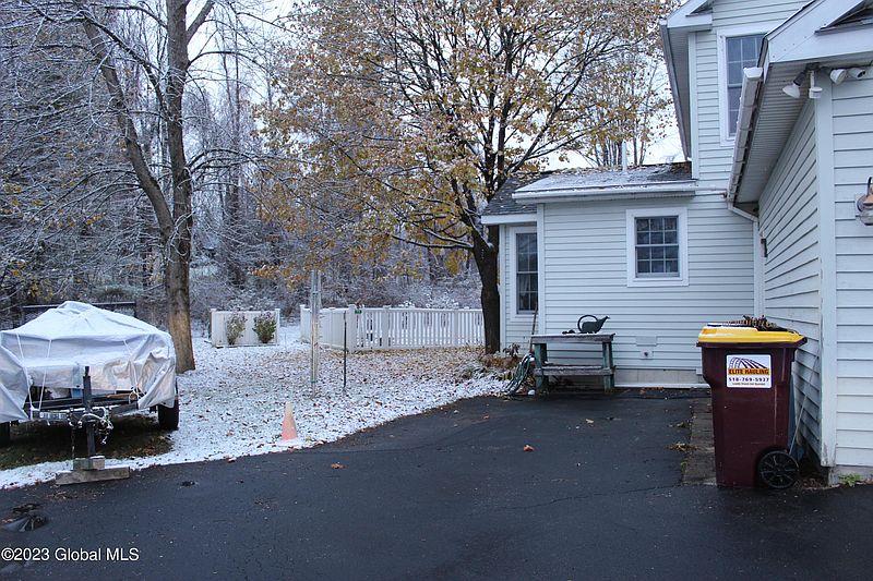 3rd image of 8 Stonehurst Drive