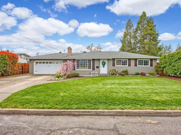 750 S 4th St, Central Pt, OR 97502