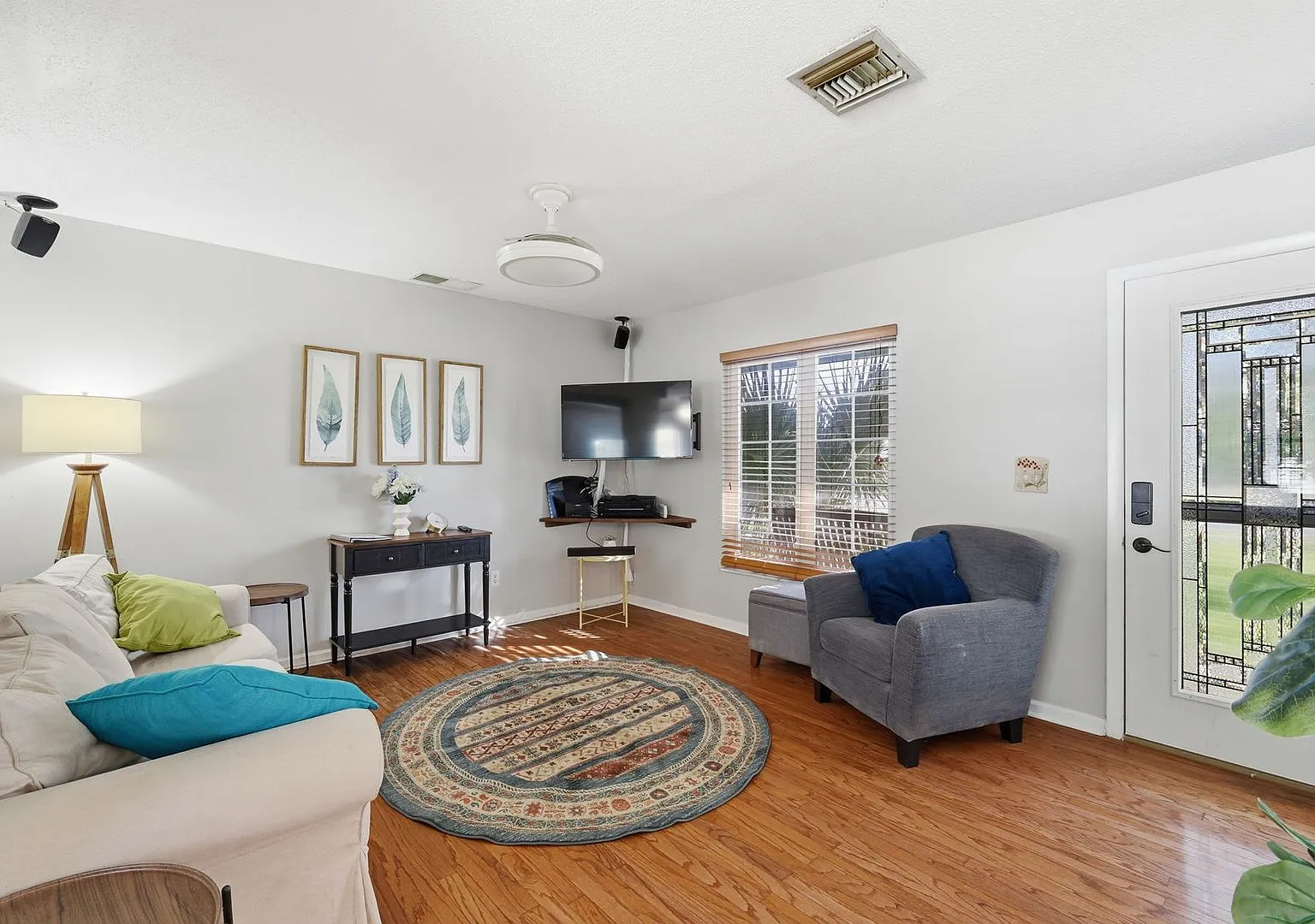 Charming 3 Bedroom Home in Mount Dora Available Now! — Photo 4