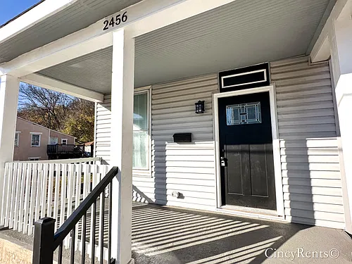 2456 Riverside Drive - 3bd 1.5 bath home with walkout deck! 3 floors of Living Space! Lawncare In... — Photo 2