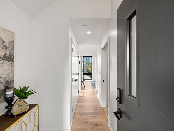 5th image of 1615 N Willis Blvd #210