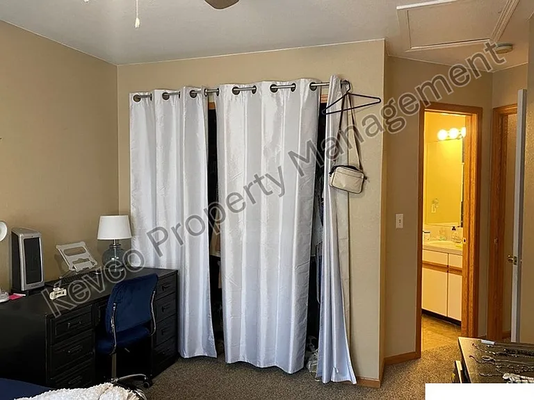 1637 Westbridge Dr #J3 — Photo 16