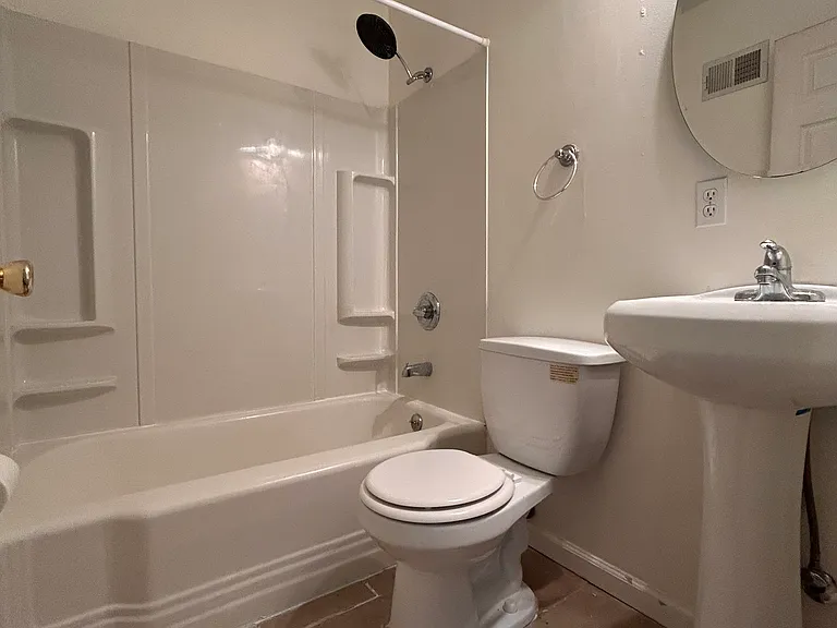 6125 Victoria Ave — Photo 5
