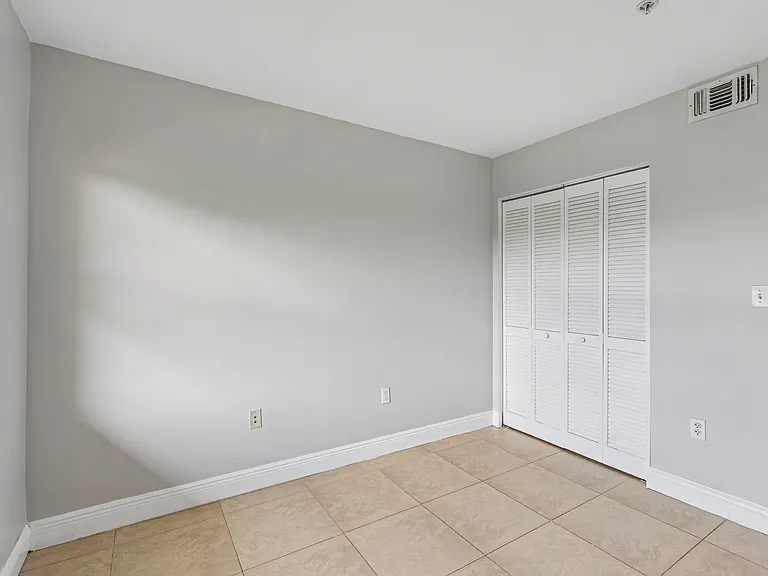 The Oaks Condominium — Photo 76