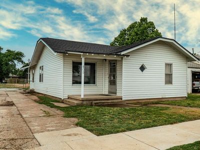 409 W Bedford St, Dimmitt, TX, 79027