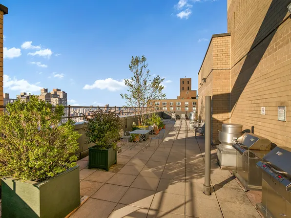 340 East 93rd Street 27K image 10 of 11