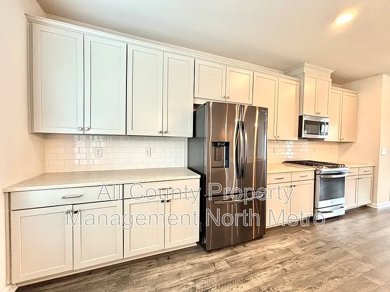 3518 Hidden Valley Cir — Photo 4