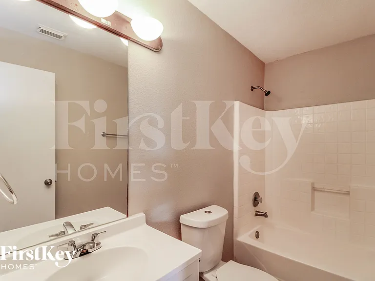 3235 Becker Glen St — Photo 15