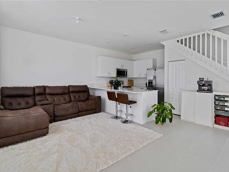 760 SE 13th Ct — Photo 2