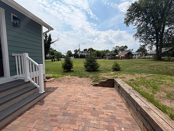 2nd image of 10 Pine Ln