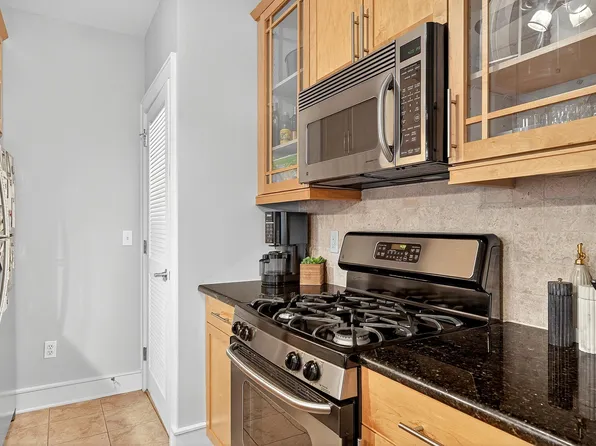 904 Jefferson Street image 7 of 32