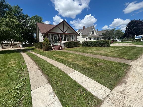 3rd image of 3194 Main St