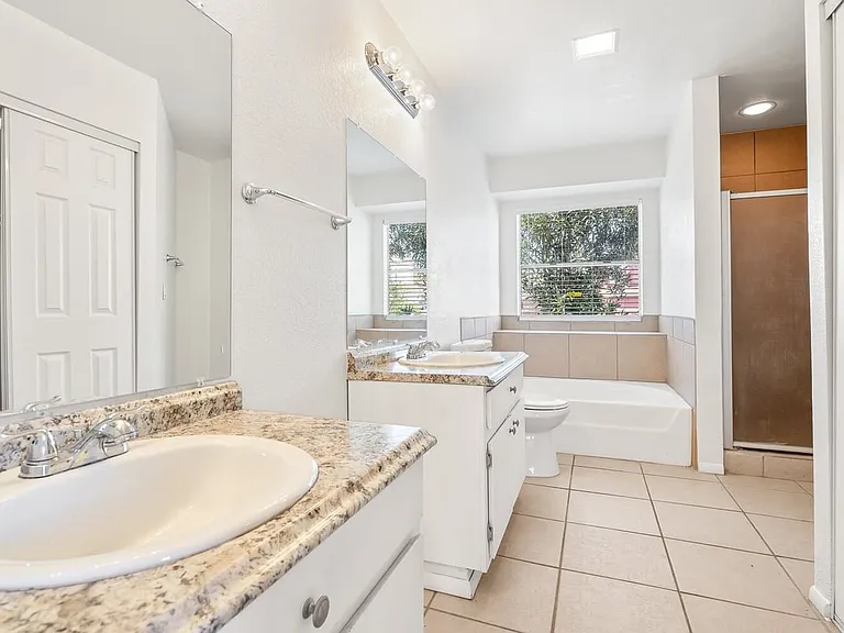 7209 S Avenida Del Nopal — Photo 11