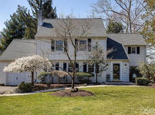 9 Edgewood Rd, Edison, NJ 08820