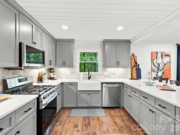 215 Pinehurst Ln, Newton, NC 28658