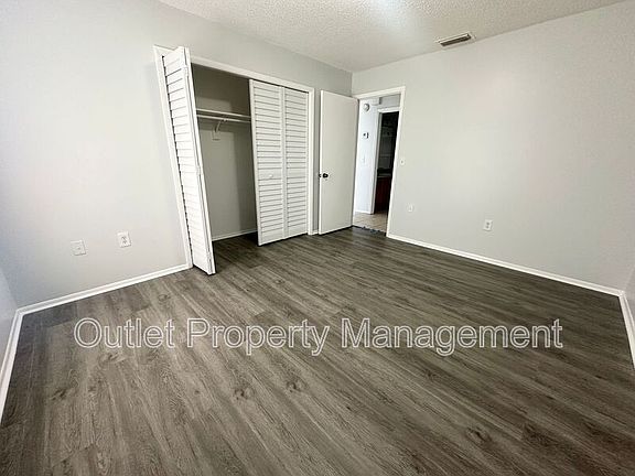 5th image of 1710 Ridgewood Ln #B