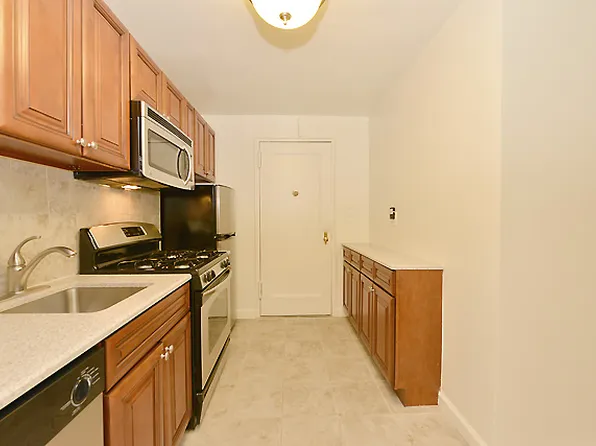 65-05 Yellowstone Boulevard image 1 of 6