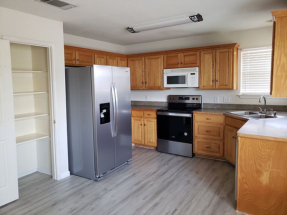 2nd image of 505 Thistle Meade Cir