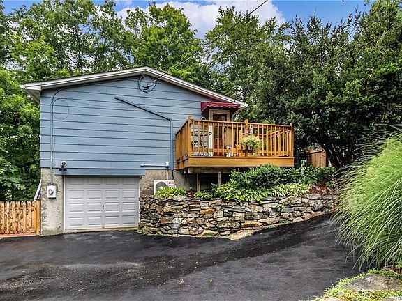 4th image of 25 Hemlock Trail Ct