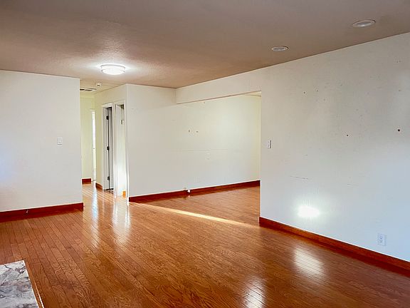 3rd image of 2212 Francis Ave