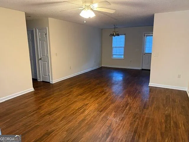 303 Aldred Ave — Photo 2