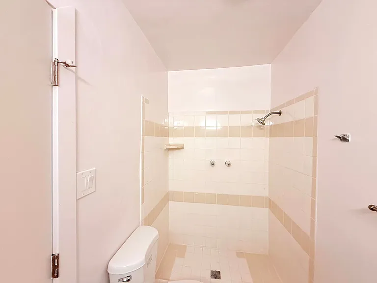 853 W Beach Avenue — Photo 23