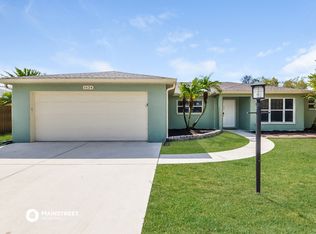 1624 Towering Oak Dr, Sarasota, FL 34232