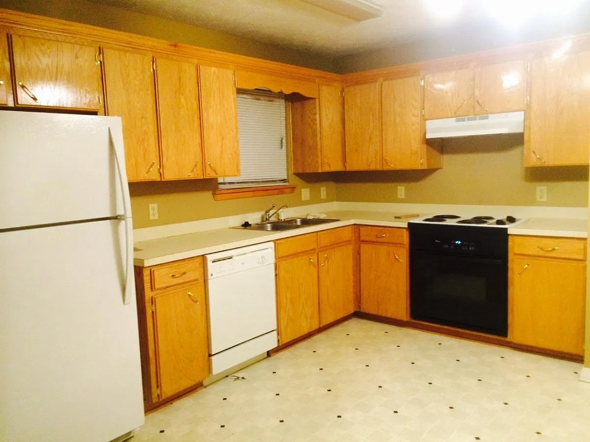 3 bed, 1185 sqft, $850 — Photo 2