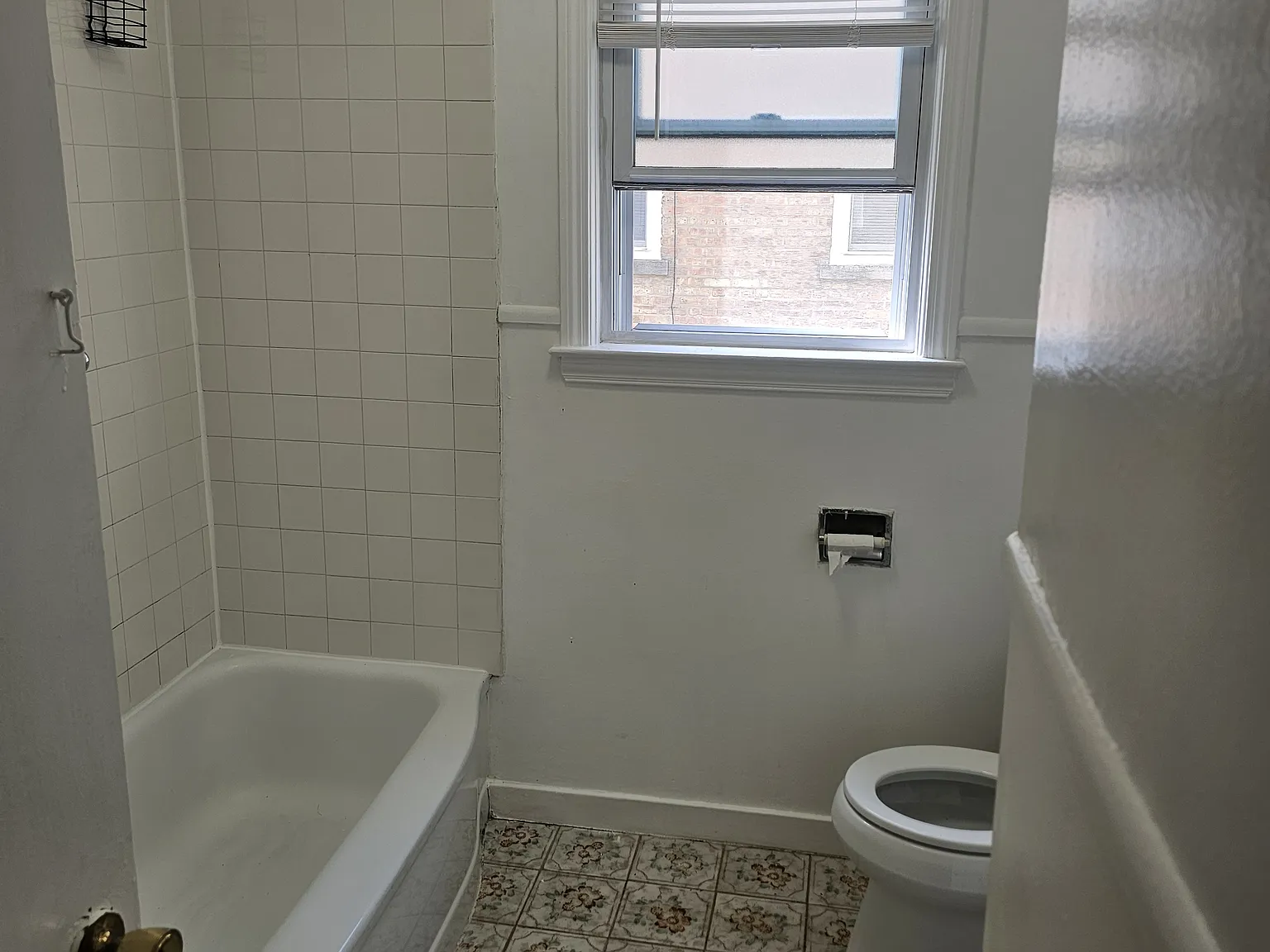 9013 La Crosse Ave — Photo 2