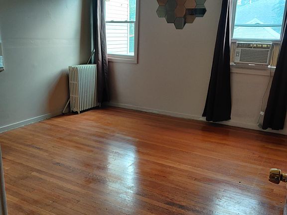 5th image of 29 Beacon Ave #1