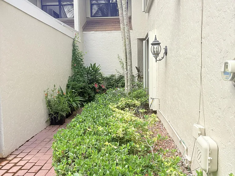 38 Balfour Rd W — Photo 37