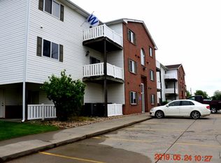 7517 N 286th St APT 10, Valley, NE 68064