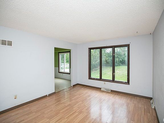 5th image of 2907 Woodmere Ln