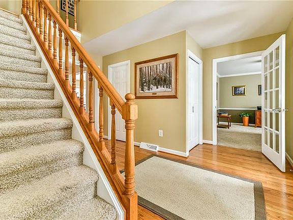 3rd image of 201 Autumn Hill Dr