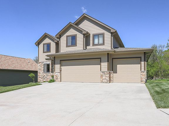 2nd image of 24 Kingsridge North Dr