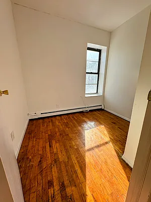 Rented by Safdie Realty Group | media 10