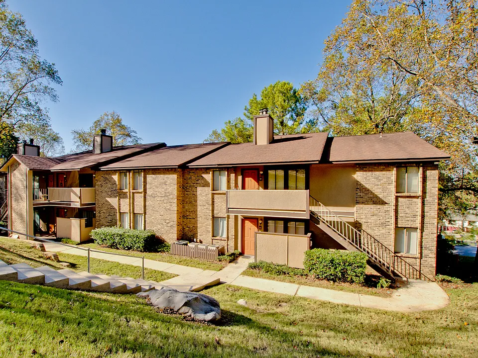 690 Julia St NW