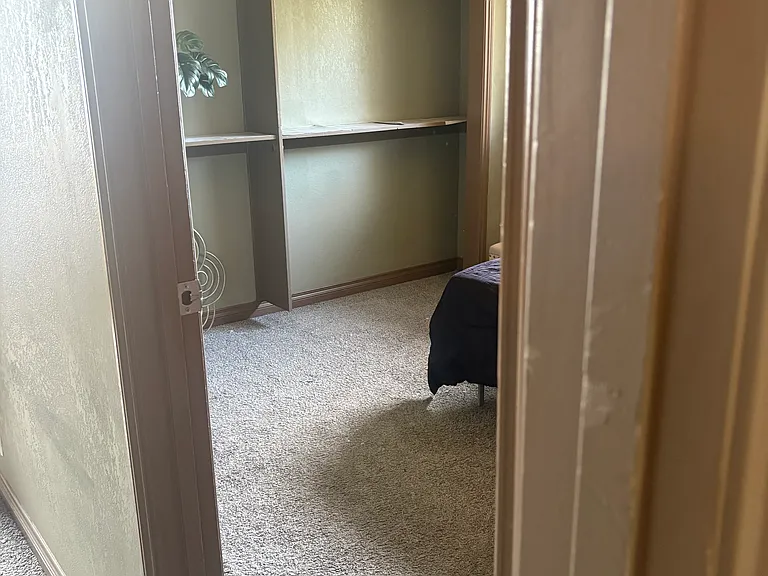 1402 Canterbury Dr #B — Photo 3