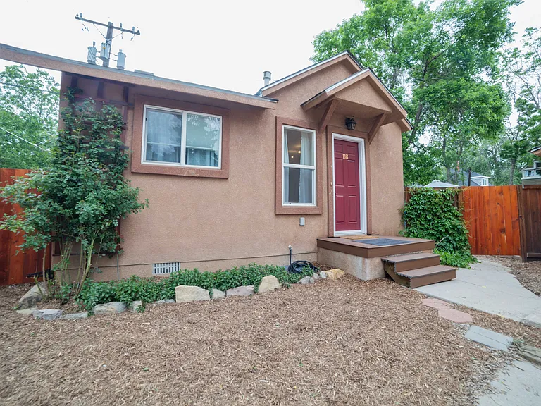 118 N Corona St — Photo 1