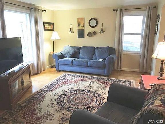 5th image of 109 Bering Ave