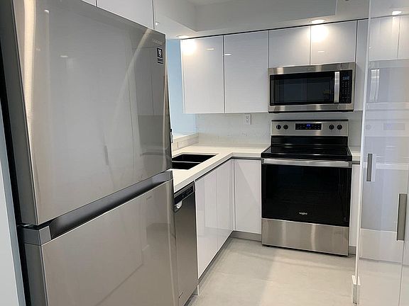 2nd image of 540 Brickell Key Dr APT 1518