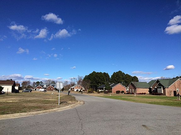4th image of 105 Wintergreen Pl