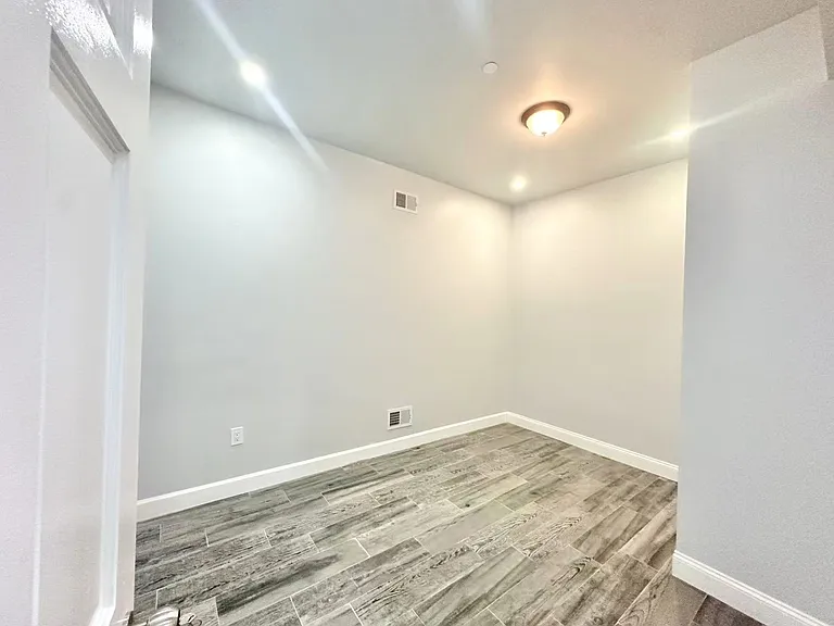 74 Harris Ln #B — Photo 4