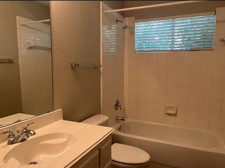 2702 View Mdw — Photo 28