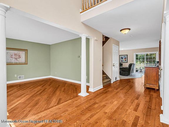 5th image of 33 Cottonwood Dr