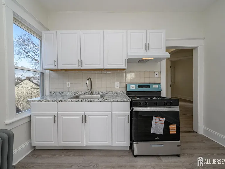 377 Delavan St #2 — Photo 5