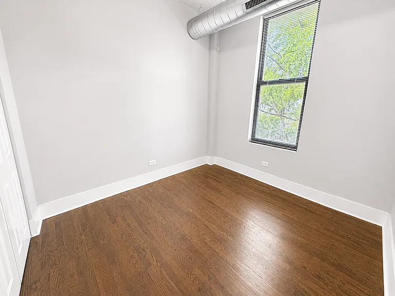 1044 W 18th St #3R — Photo 9