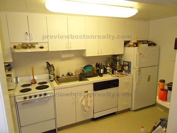 2nd image of 17 Green St #B3